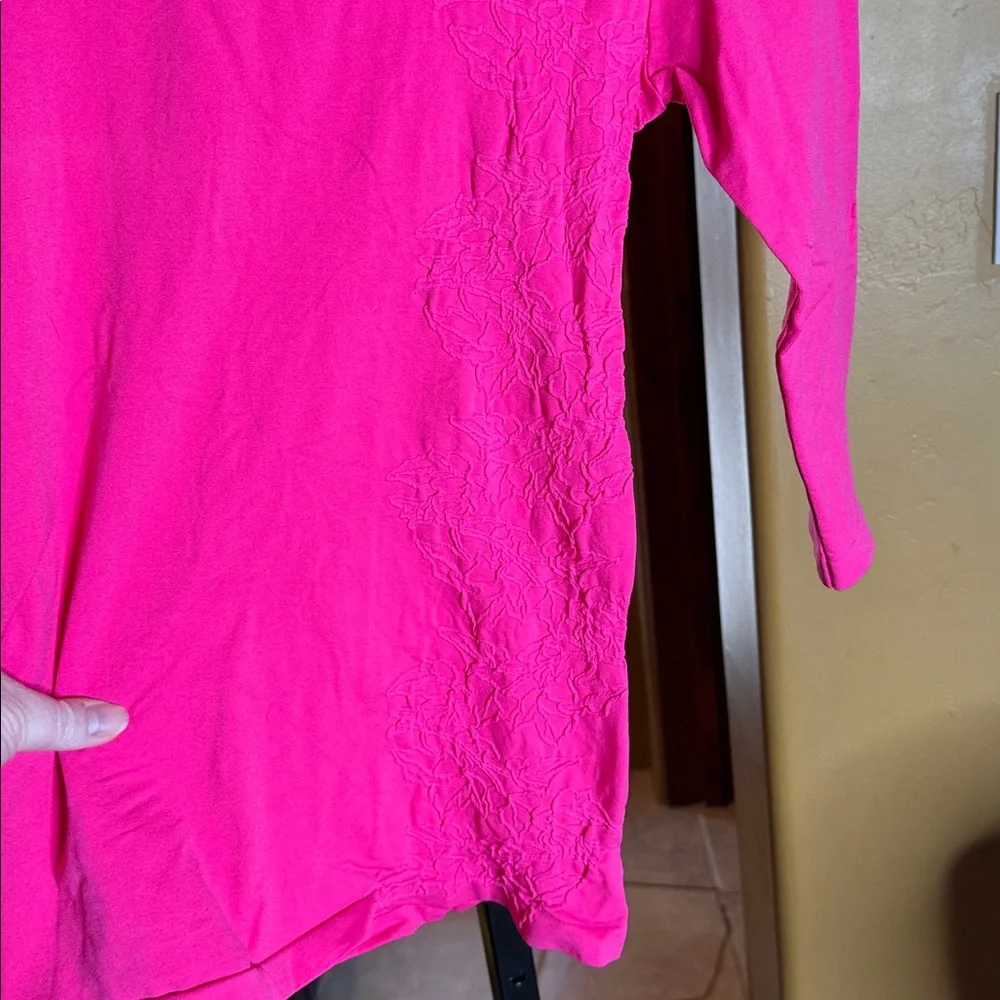 NWOT Last Tango Fuchsia 3/4 Sleeve Seamless Embroidered Top Slim Fit Size M / L